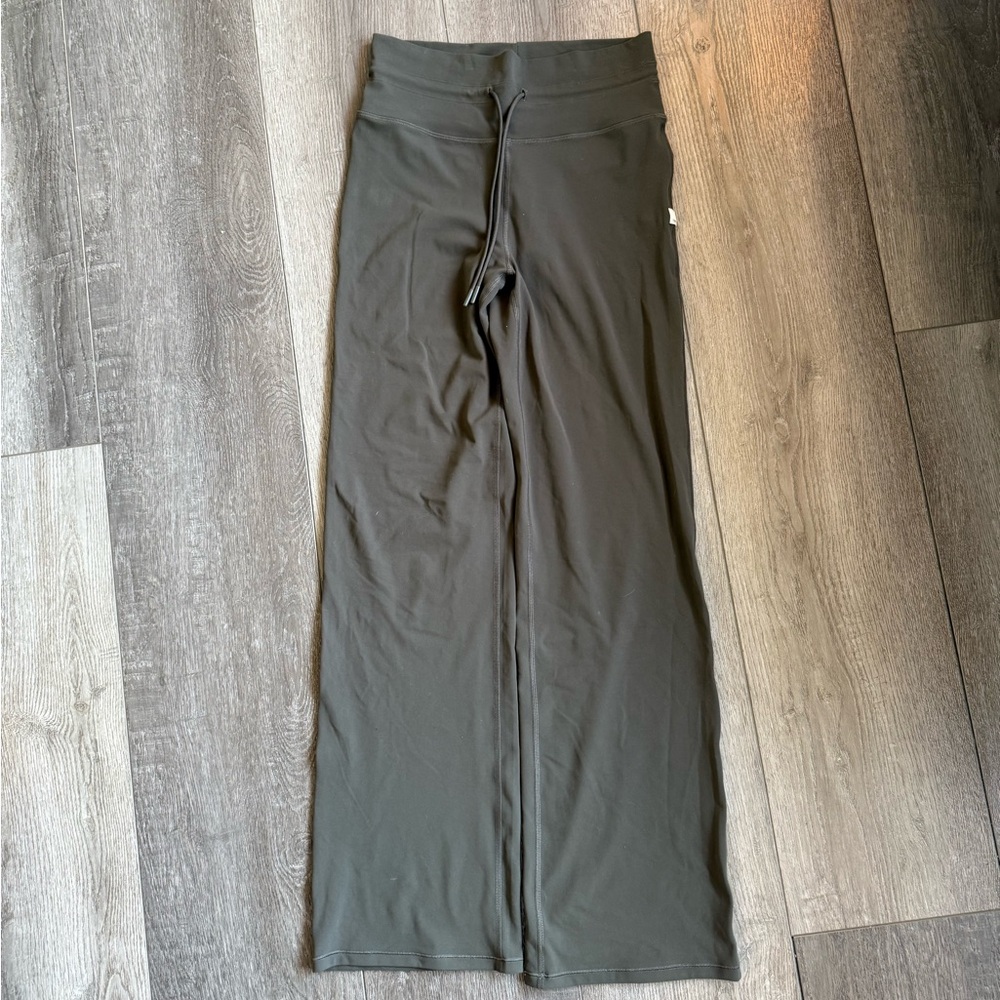 Vuori Daily Wideleg Pant